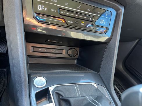 Used 2024 Volkswagen Tiguan SE image 34