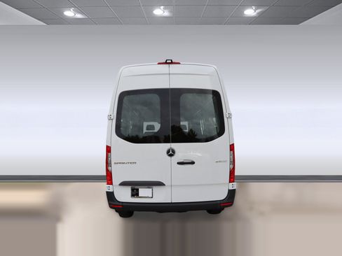 Used 2025 Mercedes-Benz Sprinter 2500 image 10
