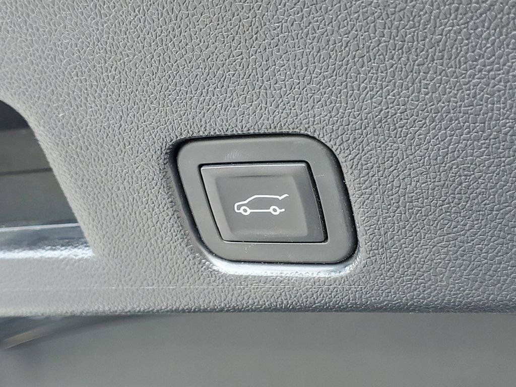 Used 2024 Chevrolet Traverse LT w/ LPO, Floor Liner Package AWD/4WD image 33