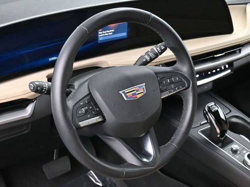 Certified 2024 Cadillac XT4 Luxury FWD image 10
