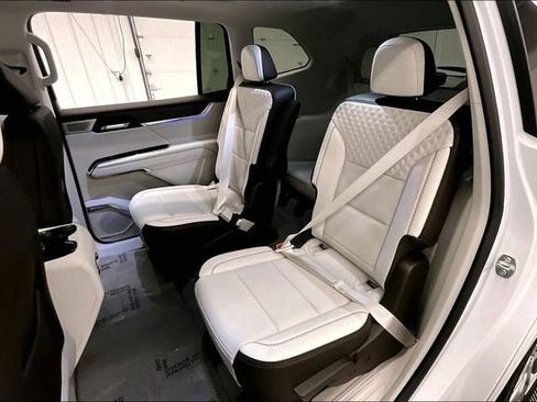 Used 2025 GMC Acadia Denali w/ Super Cruise Package image 23