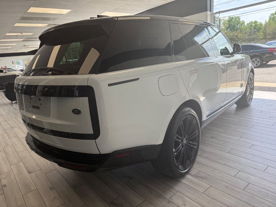 Used 2022 Land Rover Range Rover Long Wheelbase SE AWD/4WD image 4