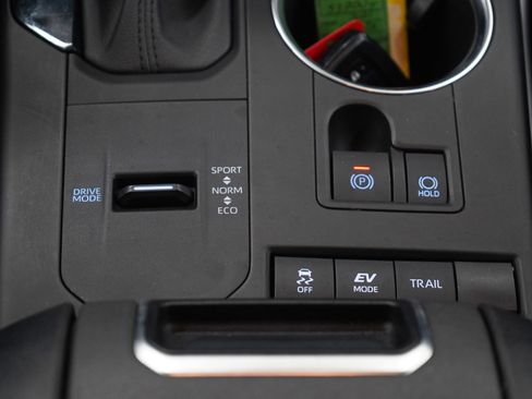 Used 2021 Toyota Highlander XLE image 21