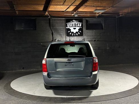 Used 2009 Kia Sedona LX image 4