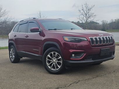 Used 2019 Jeep Cherokee Latitude Plus w/ Comfort/Convenience Group