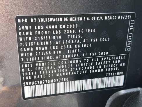 Certified 2025 Volkswagen Taos SE image 28