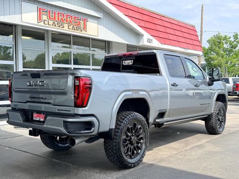 Used 2025 GMC Sierra 2500 Denali Ultimate AWD/4WD image 3