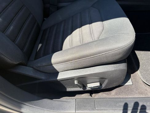 Used 2019 Ford Fusion SE FWD image 44