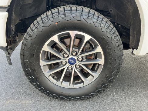 Used 2019 Ford F150 XLT w/ Equipment Group 302A Luxury AWD/4WD image 13