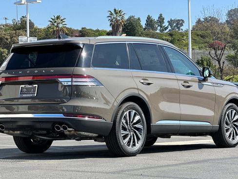 New 2026 Lincoln Aviator 2WD image 3