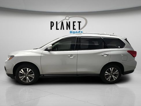 Used 2018 Nissan Pathfinder SV AWD/4WD image 5