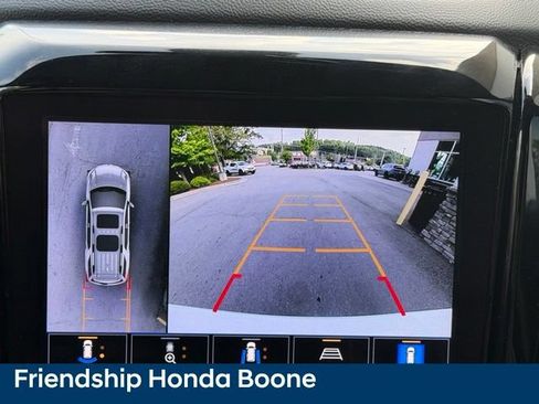 Used 2023 Chevrolet Traverse Premier FWD image 26