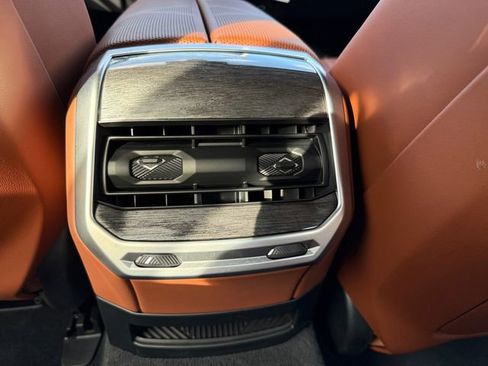 Certified 2026 BMW 750e xDrive w/ Executive Package image 34