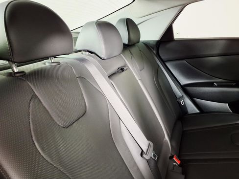 Certified 2023 Hyundai Elantra Limited FWD image 12