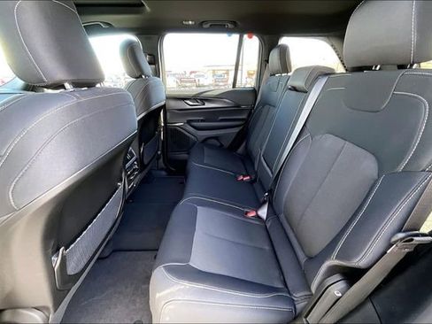 New 2026 Jeep Grand Cherokee Laredo image 10