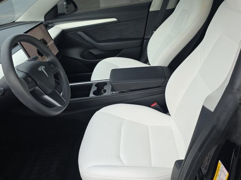 Used 2023 Tesla Model 3 Standard Range RWD image 3