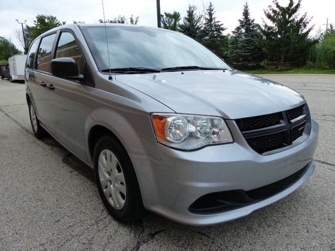 Used 2019 Dodge Grand Caravan SE w/ UConnect Hands-Free Group FWD image 12