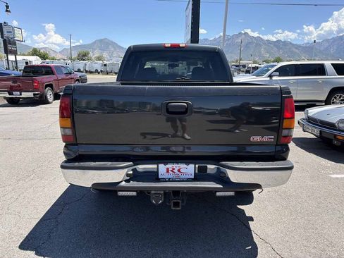 Used 2004 GMC Sierra 1500 SLE w/ Suspension Package, Off-Road AWD/4WD image 4