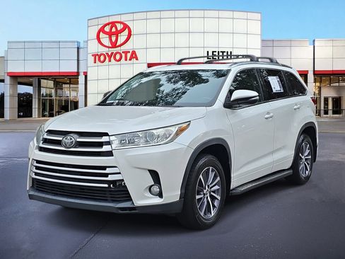 Used 2018 Toyota Highlander XLE image 1