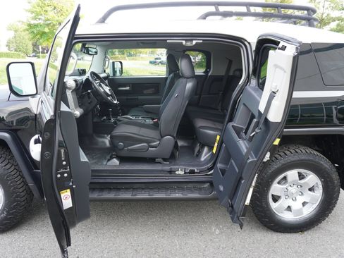 Used 2010 Toyota FJ Cruiser 4WD image 10