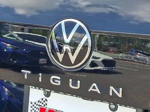 Used 2022 Volkswagen Tiguan SE AWD/4WD image 32