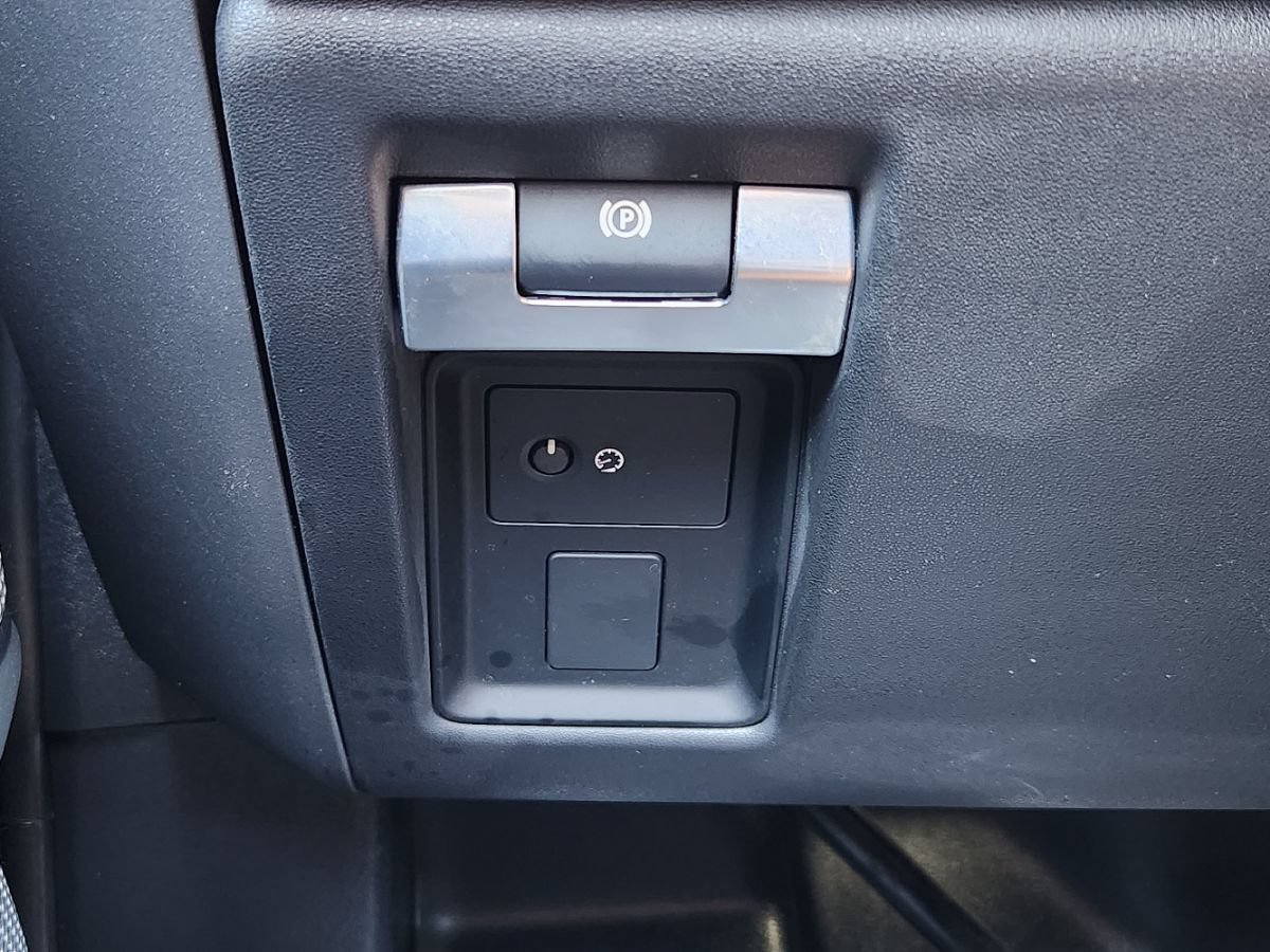 Used 2024 Land Rover Defender 130 X AWD/4WD image 43