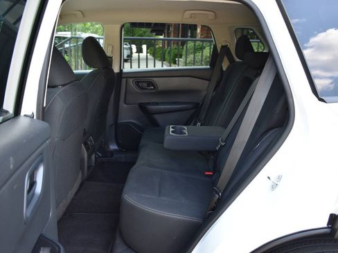 Used 2024 Nissan Rogue S AWD/4WD image 9