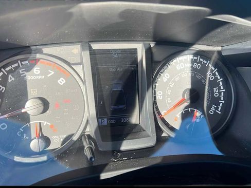 Used 2020 Toyota Tacoma SR image 4