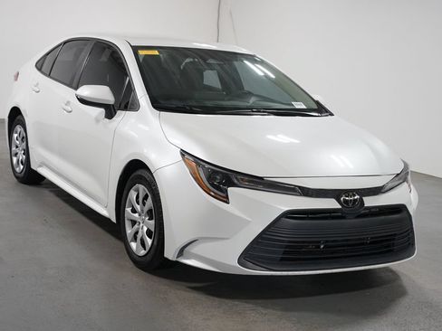 Used 2024 Toyota Corolla LE FWD image 3