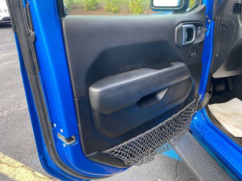 Used 2022 Jeep Wrangler Unlimited Sahara AWD/4WD image 35