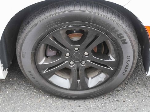 Used 2019 Dodge Charger SXT image 12