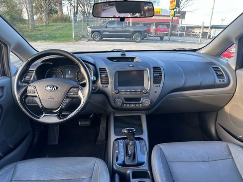 Used 2017 Kia Forte EX image 11