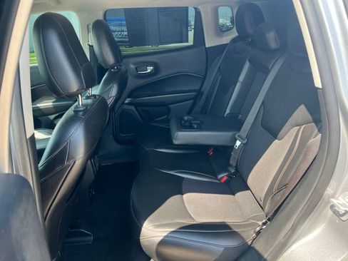 Used 2019 Jeep Compass Latitude AWD/4WD image 30
