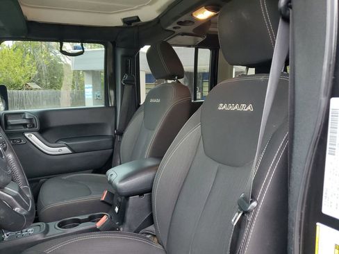 Used 2016 Jeep Wrangler Unlimited Sahara AWD/4WD image 12