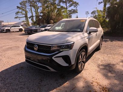 Used 2023 Volkswagen Taos SE w/ Panoramic Sunroof Package