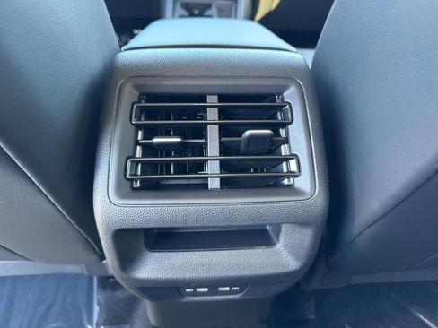 New 2026 Volkswagen Tiguan SE image 13