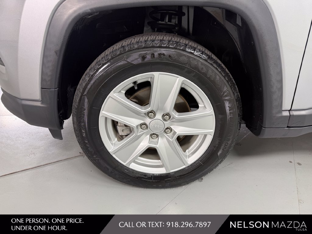 Used 2022 Jeep Compass Latitude AWD/4WD image 11