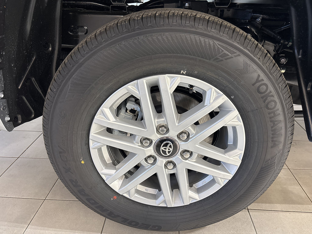 New 2026 Toyota Tundra SR5 w/ SR5 Premium Package AWD/4WD image 5