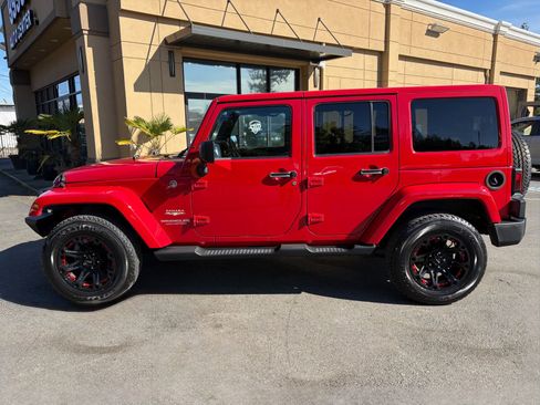 Used 2012 Jeep Wrangler Unlimited Sahara w/ Connectivity Group AWD/4WD image 5