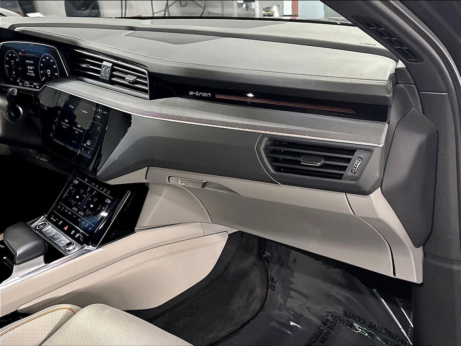 Used 2024 Audi Q8 e-tron Premium Plus AWD/4WD image 17
