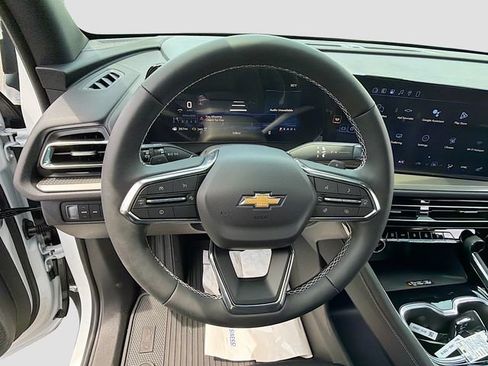 New 2026 Chevrolet Traverse LT w/ Driver Confidence Package AWD/4WD image 12