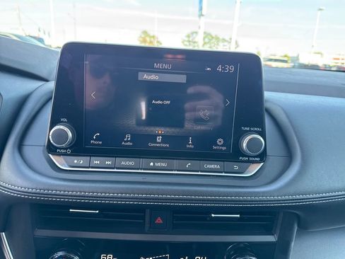 Used 2023 Nissan Rogue SV image 21