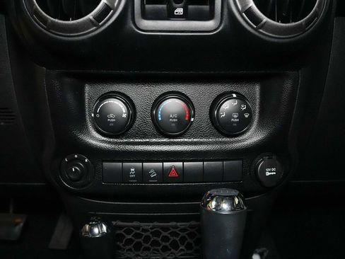 Used 2015 Jeep Wrangler Unlimited Sport w/ Quick Order Package 24S AWD/4WD image 17