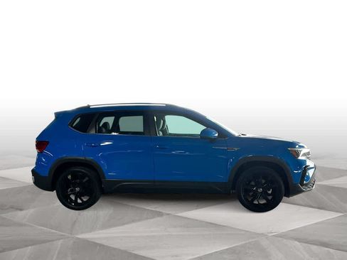 Certified 2024 Volkswagen Taos SE FWD image 9