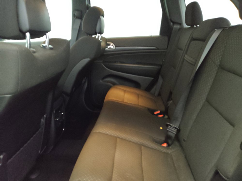 Used 2021 Jeep Grand Cherokee Laredo AWD/4WD image 18