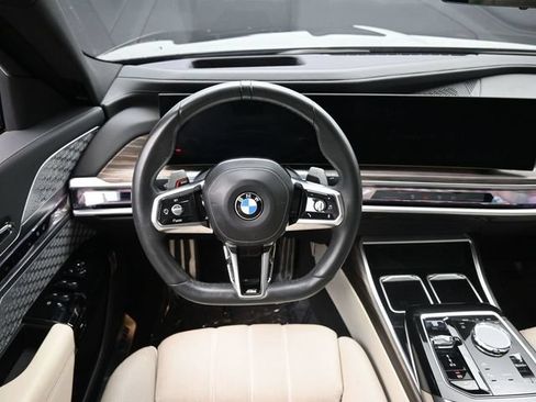 Used 2023 BMW 760i xDrive w/ Executive Package AWD/4WD image 17