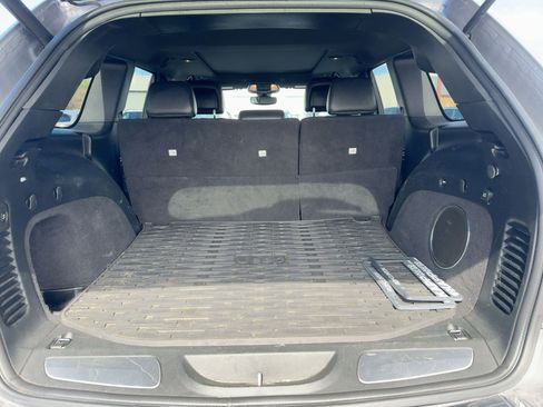 Used 2018 Jeep Grand Cherokee Overland image 32