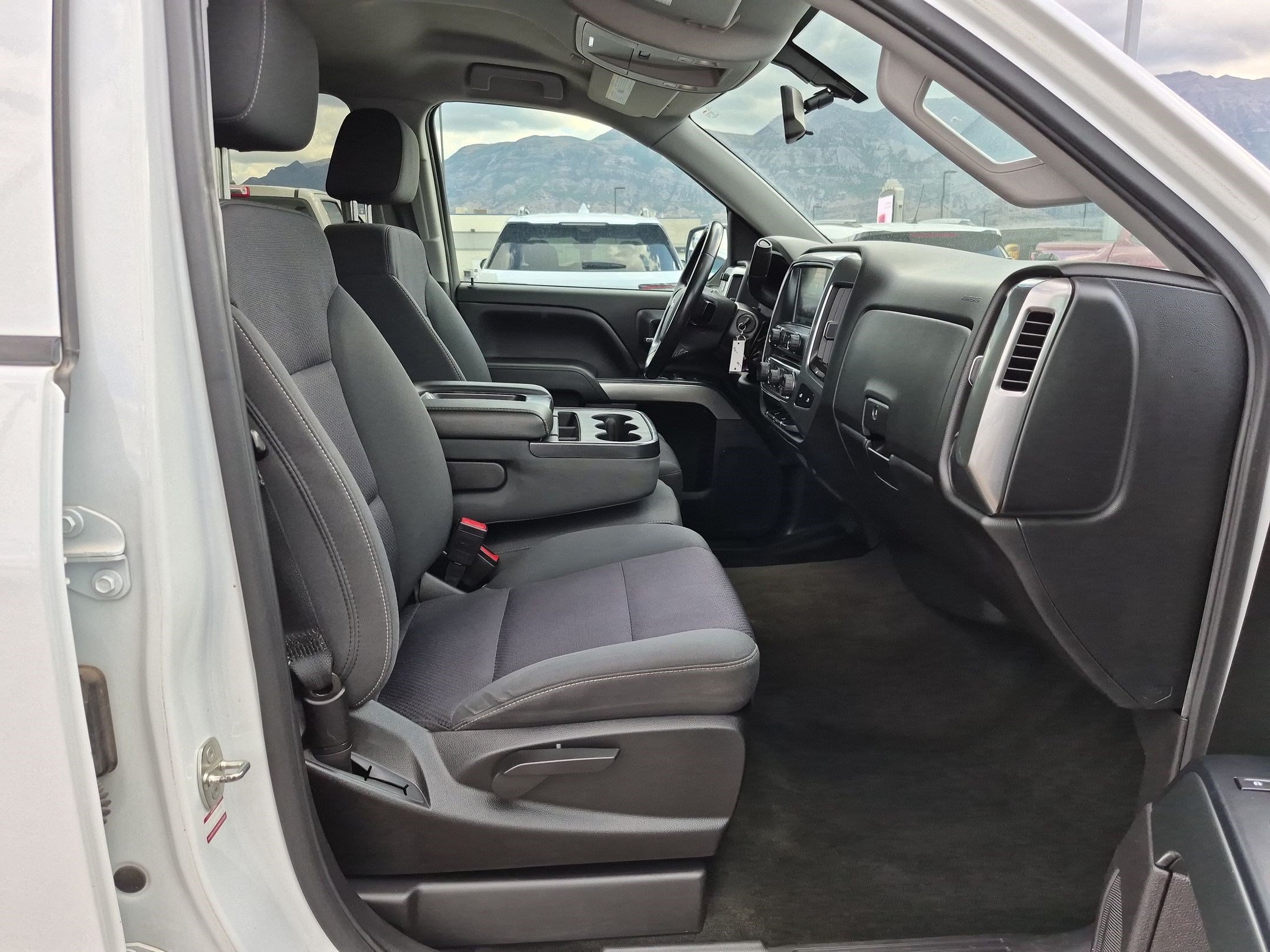 Used 2018 Chevrolet Silverado 1500 LT w/ All Star Edition AWD/4WD image 29