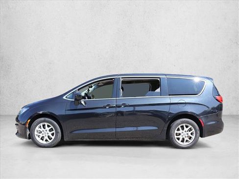 Used 2017 Chrysler Pacifica LX FWD image 8