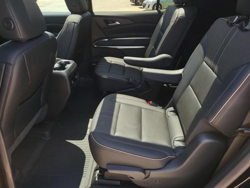 Used 2026 Chevrolet Traverse High Country FWD image 14